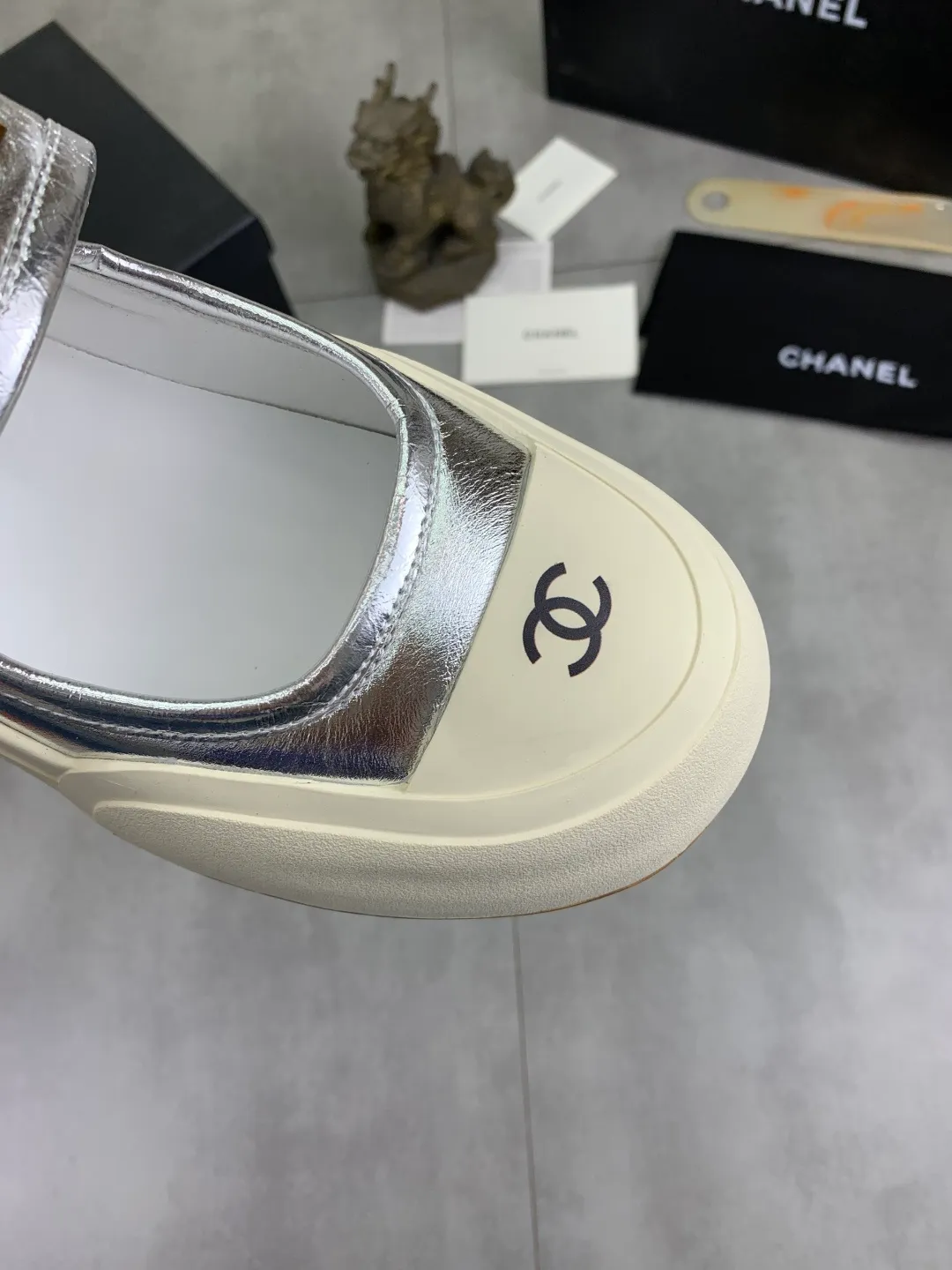 Men's men's shoes 💰P562 new high quality Chanel 25k spring counter new top quality [proud] This boot is really a lucky star for small people, thick sole 5cma more refined rhombus, slim legs, the key is very comfortable upper foot: imported cowhide lining: sheepskin lining outsole: genuine molded tpu outsole ~ 5cm heel height Color: 3️⃣ colors available Size: 35-40 (41 made to order, non-refundable)